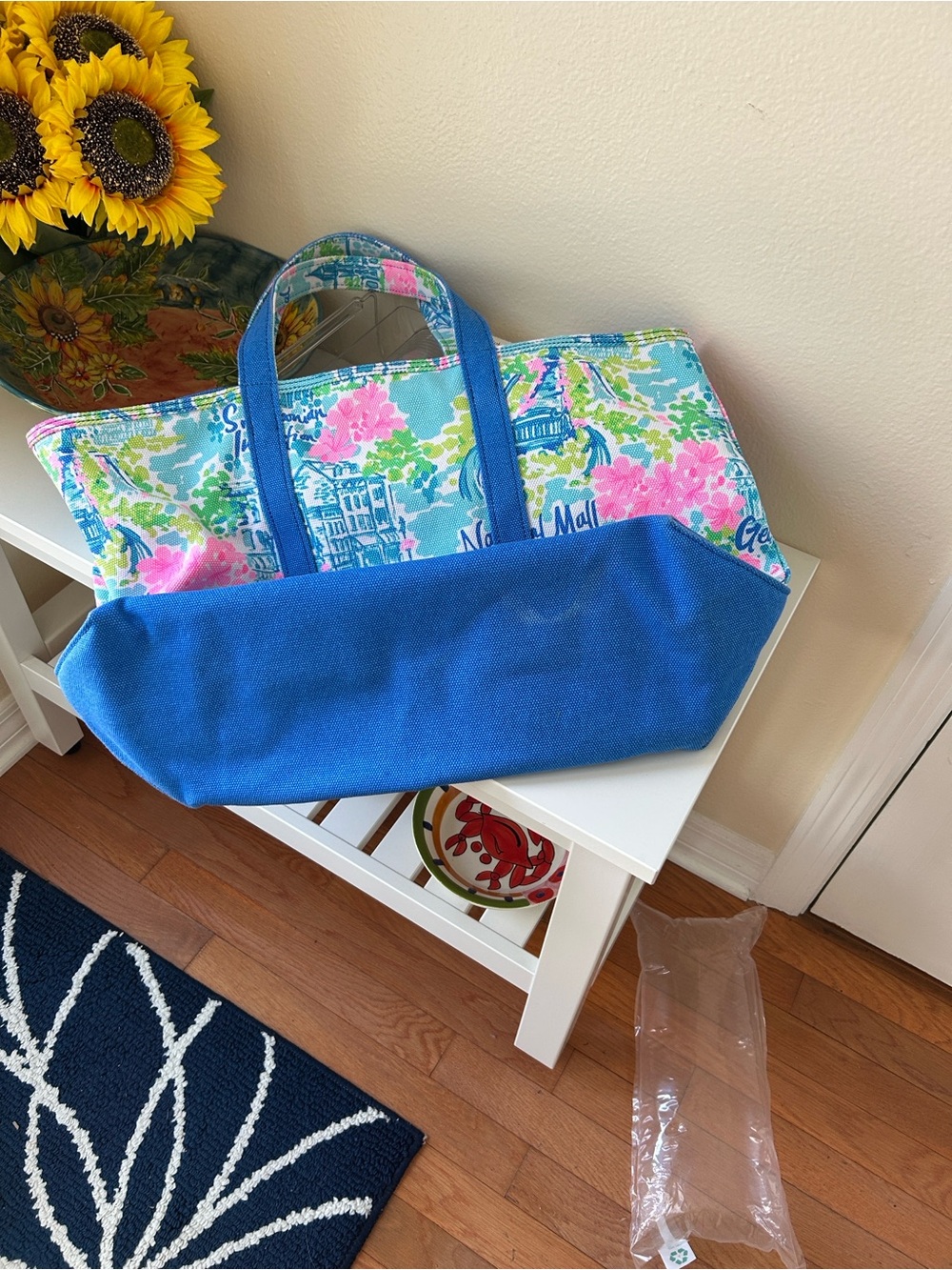 Lilly Pulitzer “Lilly loves DC” Mercato Tote Bag - Picture 4 of 9
